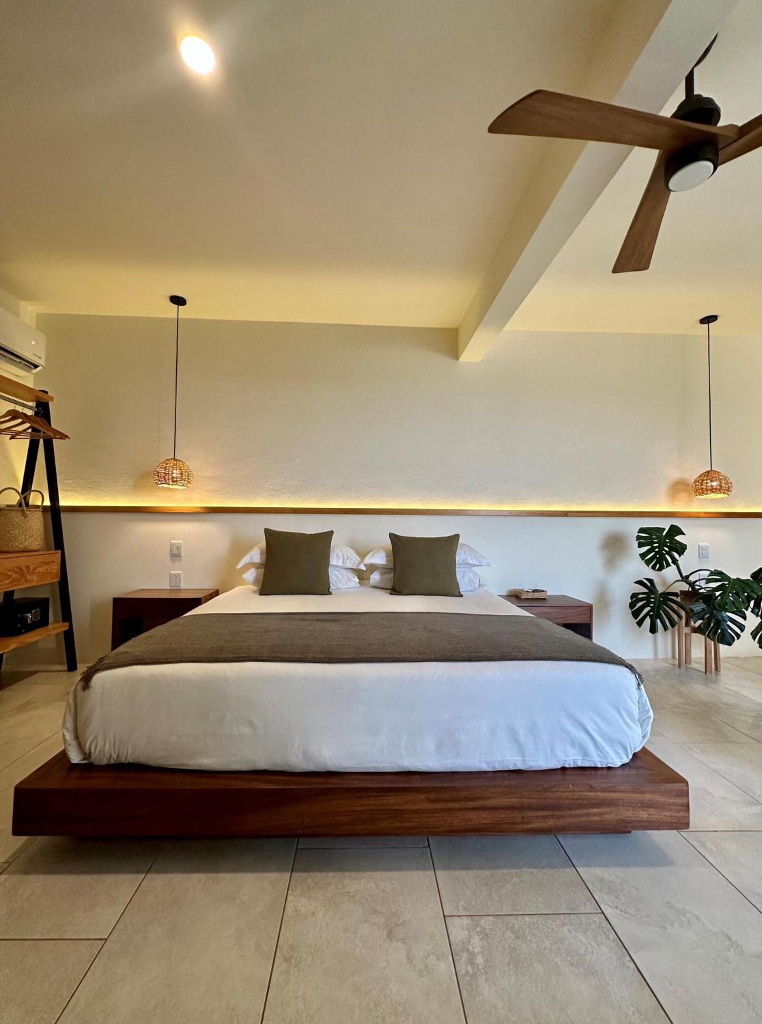 Отель Casa Bicachi - Adults Only Пуэрто-Эскондидо Экстерьер фото
