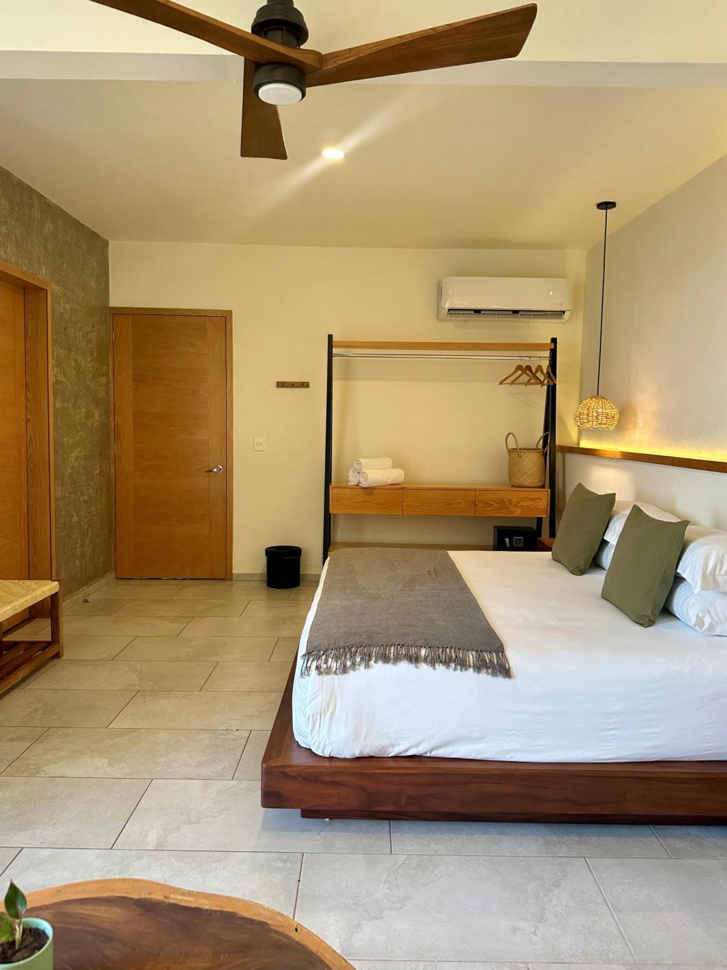 Отель Casa Bicachi - Adults Only Пуэрто-Эскондидо Экстерьер фото