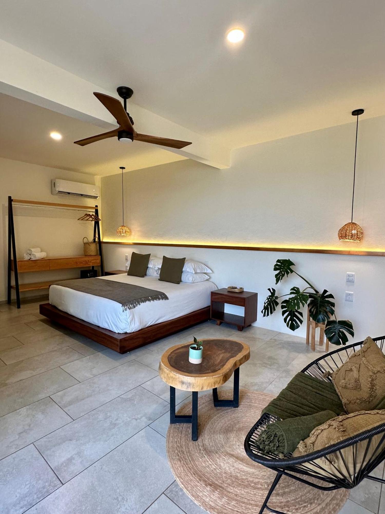 Отель Casa Bicachi - Adults Only Пуэрто-Эскондидо Экстерьер фото