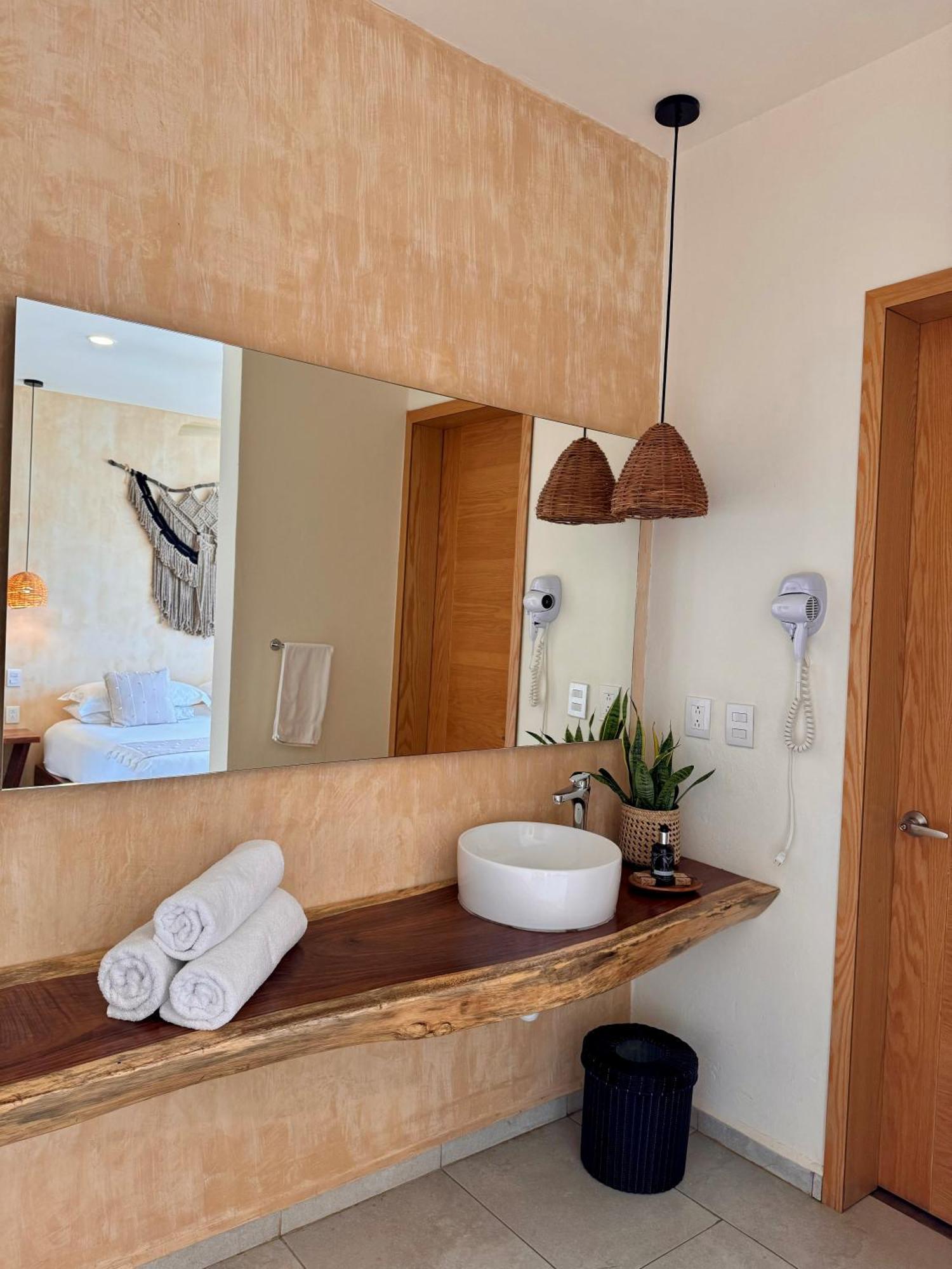 Отель Casa Bicachi - Adults Only Пуэрто-Эскондидо Экстерьер фото